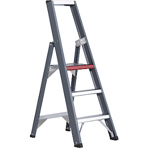 Alu-Stufenstehleiter, einseitig begehbar, mit Ablageschale, 3 Stufen, Arbeitshöhe 2700 mm.