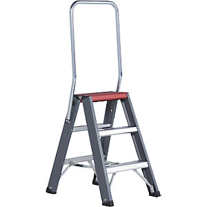 Alu-Stufenstehleiter, beidseitig begehbar, 2 x 3 Stufen, Arbeitshöhe 2700 mm.