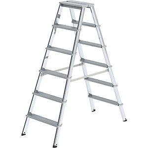 Alu-Stufenstehleiter, beidseitig begehbar, mit ergonomisch geformtem Holm, 2 x 6 Stufen, Arbeitshöhe 3000 mm.