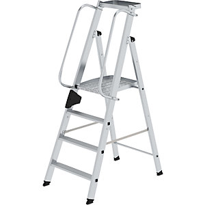 Alu-Stehleiter mit großer Plattform, Handlauf beidseitig, 4 Stufen inkl. Plattform.