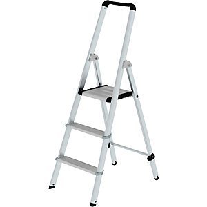 Alu-Stufenstehleiter, einseitig begehbar, eloxiert, mit ergonomisch geformtem Holm und Ablageschale, 3 Stufen.