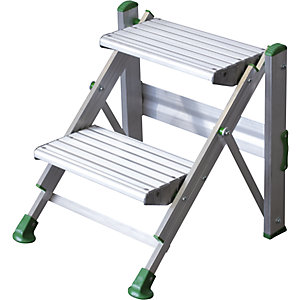 Klapptreppe aus Leichtmetall, ohne Sicherheitsbügel, 2 Stufen.