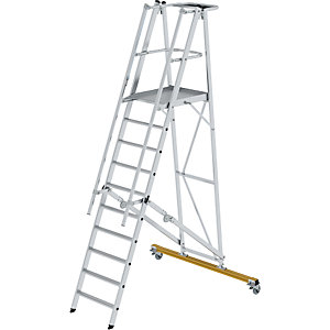 Alu-Plattformleiter, fahrbar, mit 3-seitigem Plattformgeländer, 10 Sprossen inkl. Plattform.