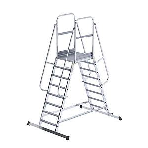 Alu-Podestleiter, beidseitig begehbar, fahrbar, 2 x 8 Stufen.